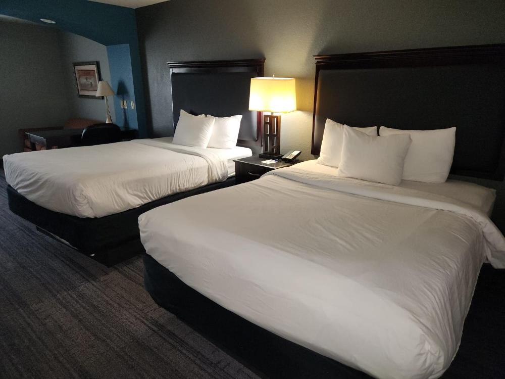 Queen Room with Two Queen Beds - Non-Smoking interior