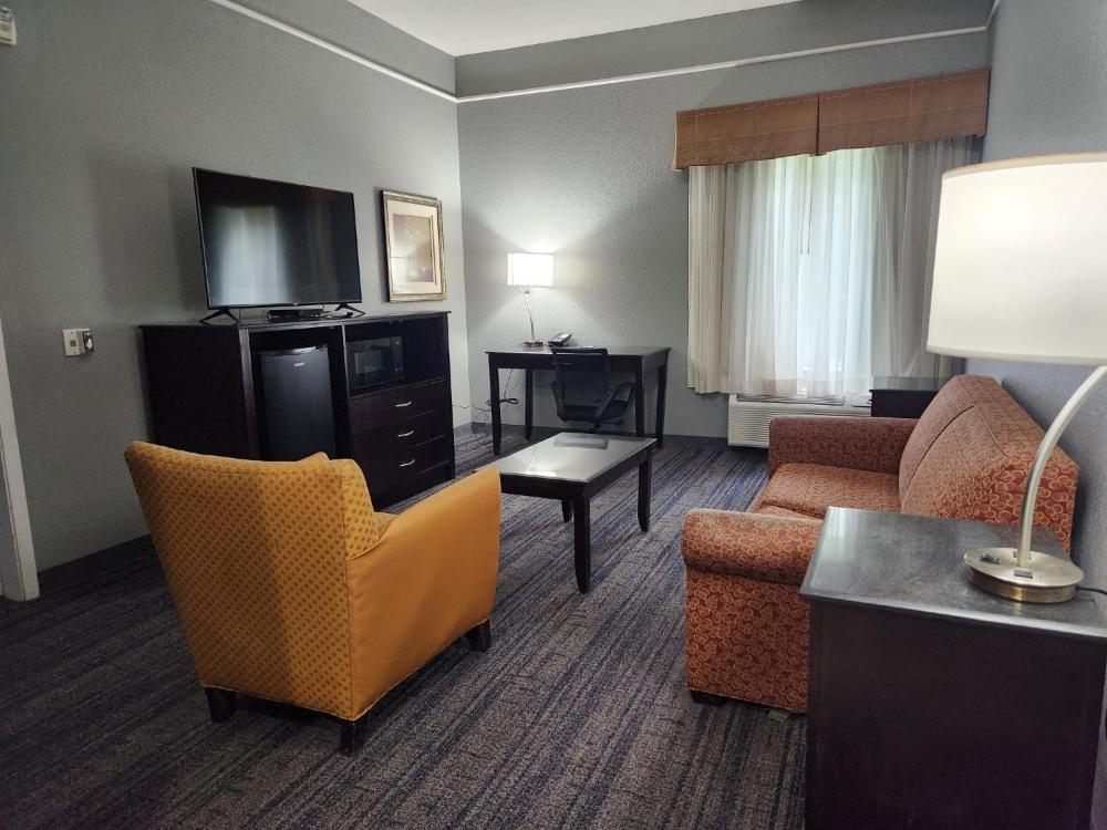 Deluxe King Room - Non-Smoking interior